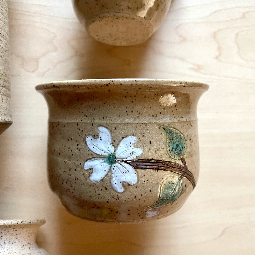 Dogwood pottery decor - Picture 5 of 12